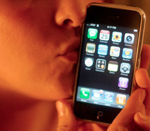 Apple iphone пугает nokia и blackberry