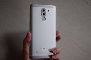 Huawei выпустила бюджетный смартфон с двумя объективами