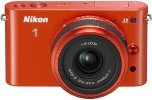 Nikon анонсировала беззеркальную фотокамеру nikon 1 j2, сменный объектив и водонепроницаемый футляр к ней