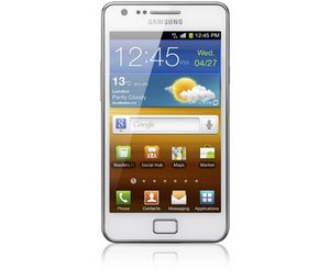 Samsung представляет флагманский смартфон galaxy s ii в белом корпусе