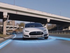 Tesla model s впервые попал в дтп со смертельным исходом (видео)