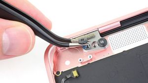 В новом macbook есть сигнал тревоги при несанкционированном ремонте
